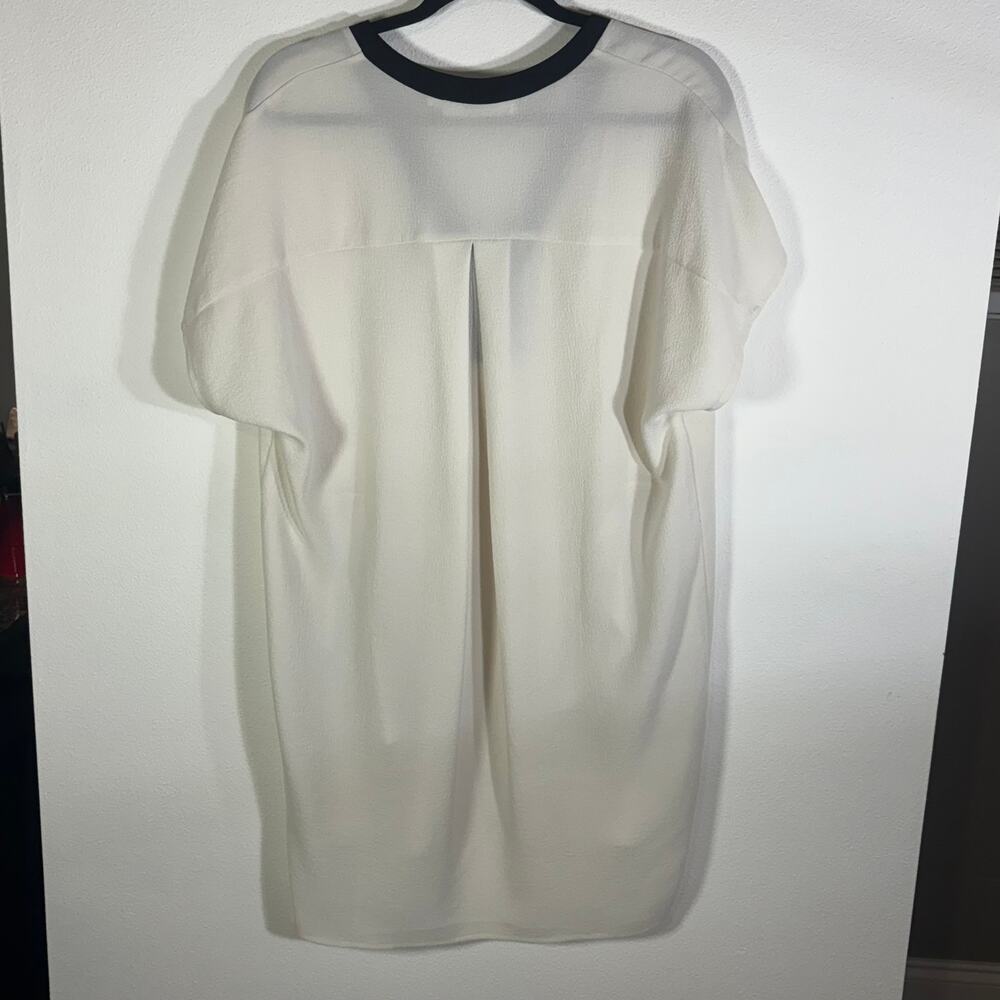 ASTR The Label Dress M Ivory Black V Neck Short Sleeve High Low Shift Pockets - Picture 3 of 6